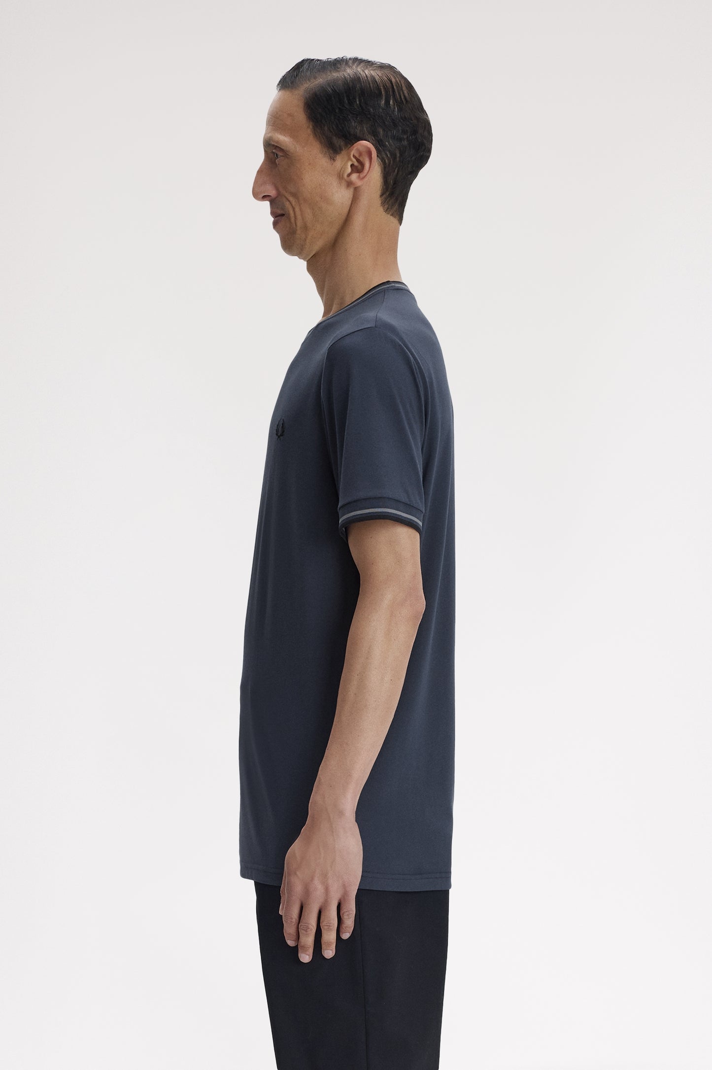 Fred Perry tshirt M 1588 kleur 01B dark air