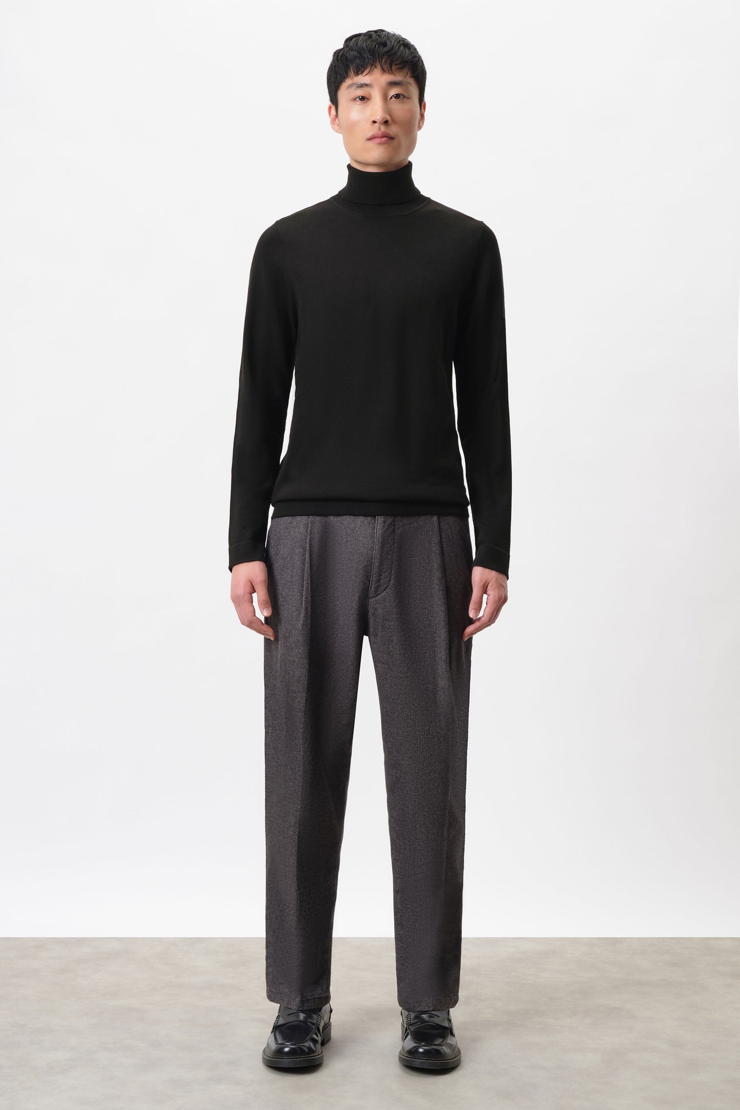 DRYKORN Joey 420002 rolnek trui kleur 1000 zwart