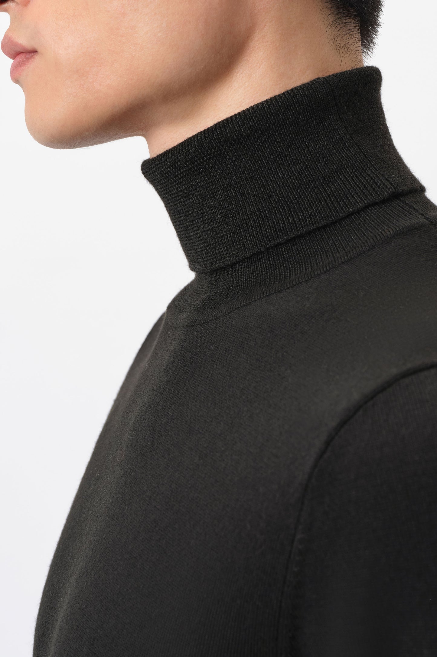 DRYKORN Joey 420002 rolnek trui kleur 1000 zwart